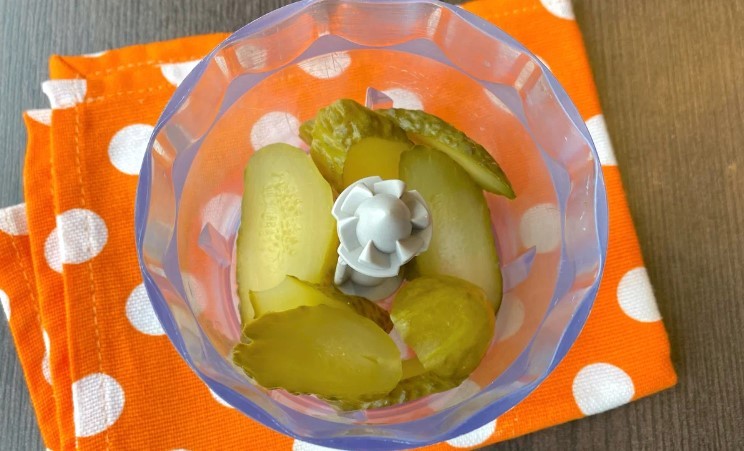 Пікантний соус: подати можна до м'яса, риби або як заправку до овочевого салату