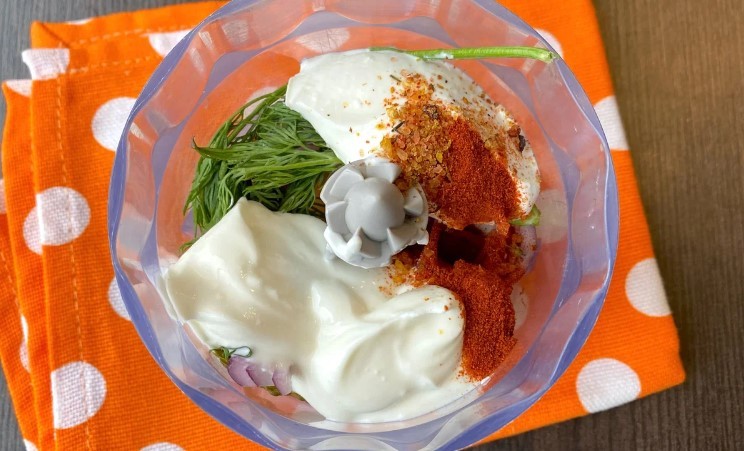 Пікантний соус: подати можна до м'яса, риби або як заправку до овочевого салату