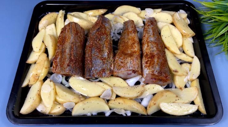 Беру картоплю та минтай: готую смачну вечерю за простим рецептом