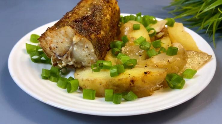 Беру картоплю та минтай: готую смачну вечерю за простим рецептом