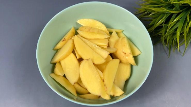 Беру картоплю та минтай: готую смачну вечерю за простим рецептом