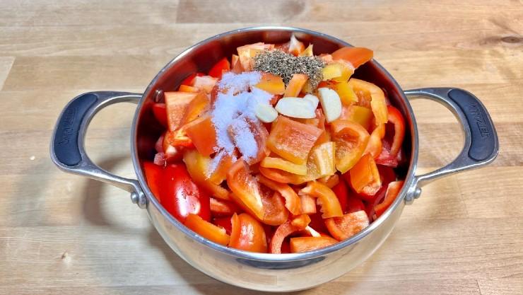 Томатний соус для піци на зиму з перцем, часником та базиліком