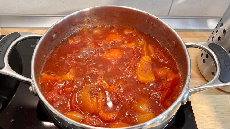 Томатний соус для піци на зиму з перцем, часником та базиліком