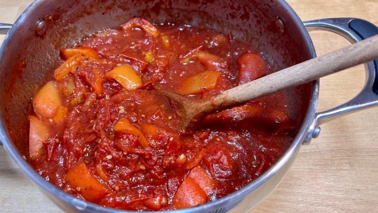 Томатний соус для піци на зиму з перцем, часником та базиліком