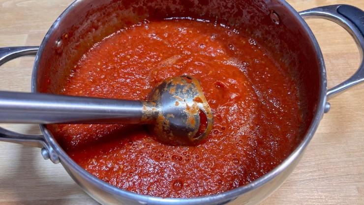 Томатний соус для піци на зиму з перцем, часником та базиліком