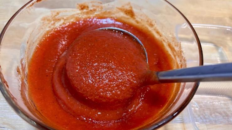 Томатний соус для піци на зиму з перцем, часником та базиліком