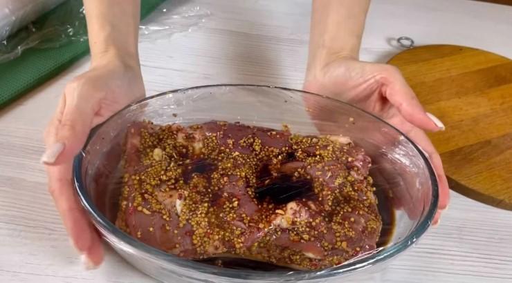 М'ясо для цього рецепту беру найдорожче: воно завжди виходить ніжним, соковитим та ароматним