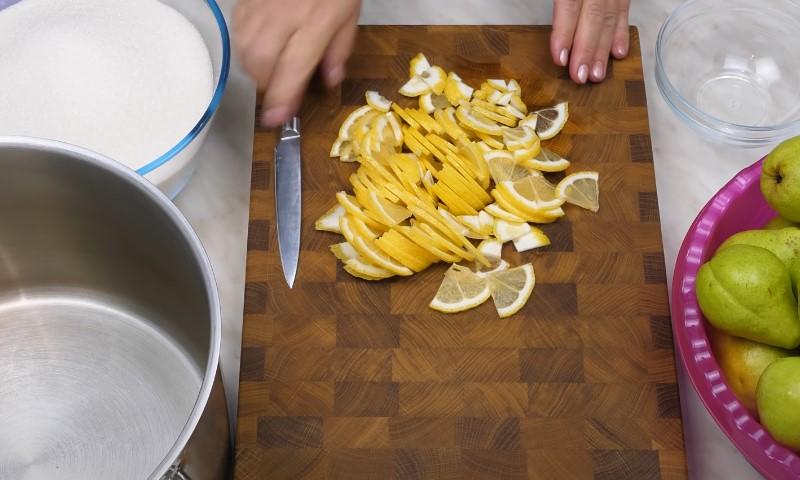 Осінній смак у банці: рецепт ароматного варення з груш та лимона