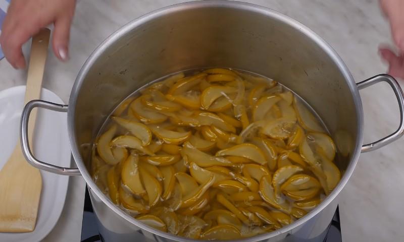 Осінній смак у банці: рецепт ароматного варення з груш та лимона