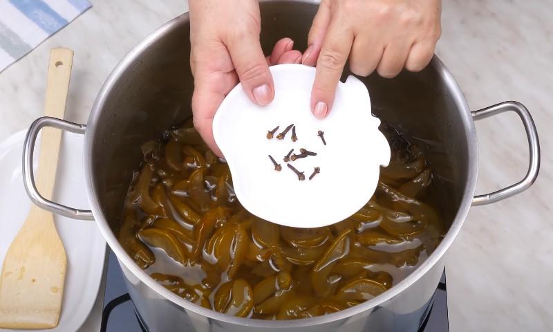 Осінній смак у банці: рецепт ароматного варення з груш та лимона