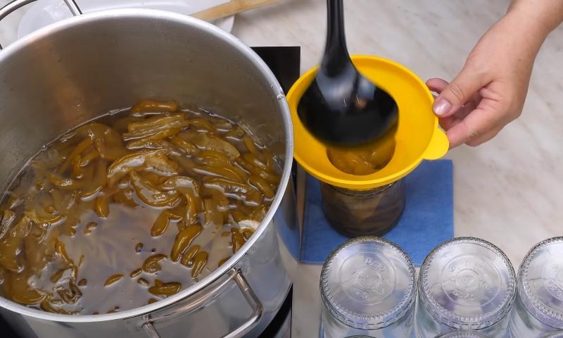 Осінній смак у банці: рецепт ароматного варення з груш та лимона