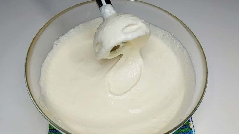 Ніжний пиріг з сирно-вишневою начинкою