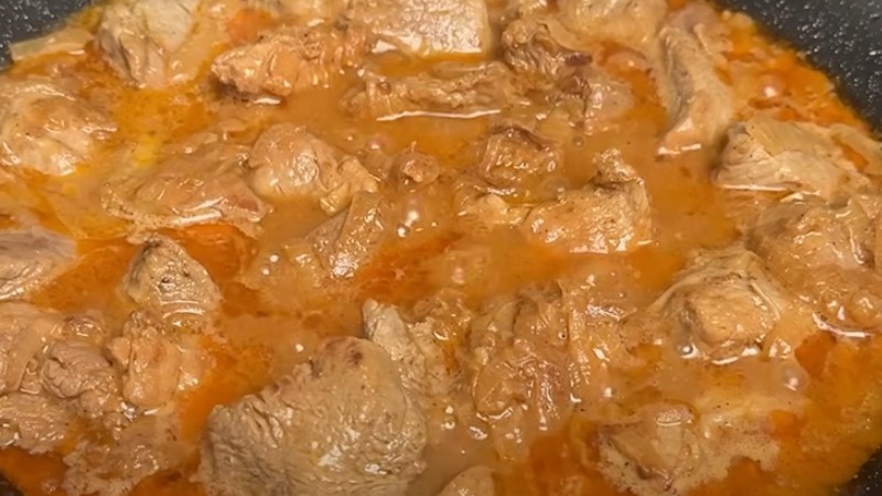 Готуємо м'ясо в гірчичному соусі: можна їсти губами