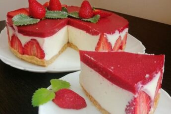 Полуничний чизкейк