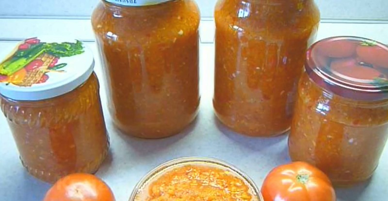Домашня аджика на зиму з яблуками та помідорами
