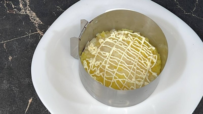 Салат Новорічний з м'ясом та грибами