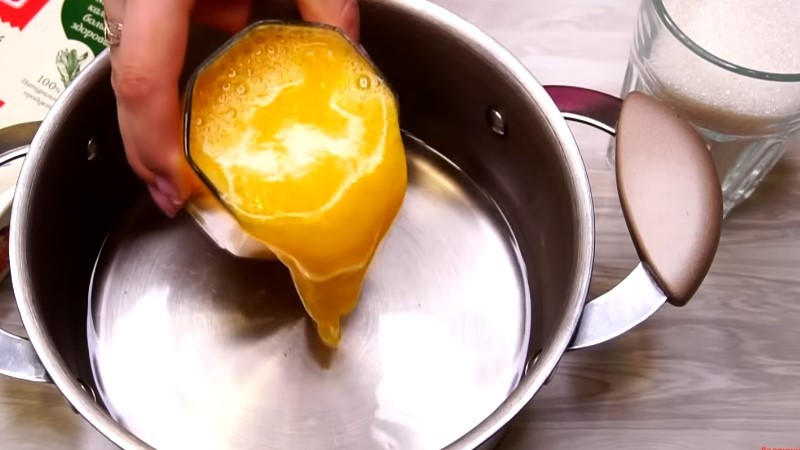 Майже з нічого приготували гору цукерок. Найпростіший рецепт