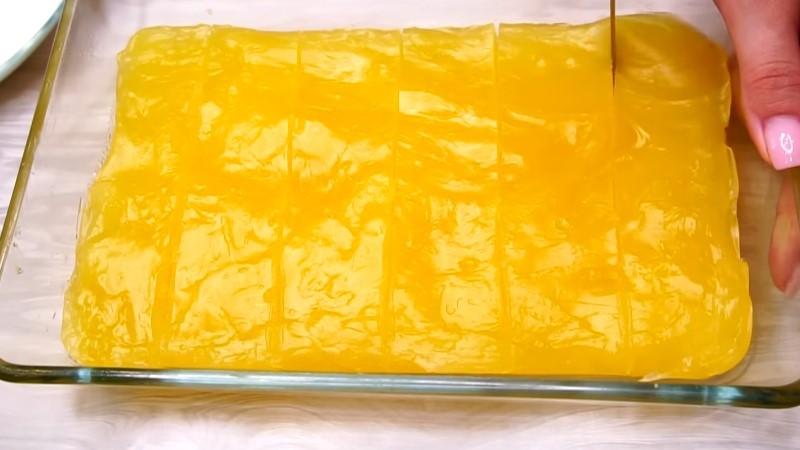 Майже з нічого приготували гору цукерок. Найпростіший рецепт