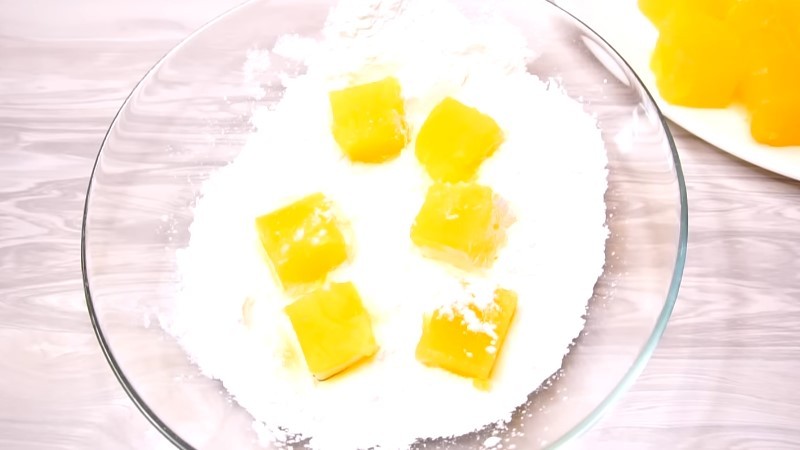 Майже з нічого приготували гору цукерок. Найпростіший рецепт