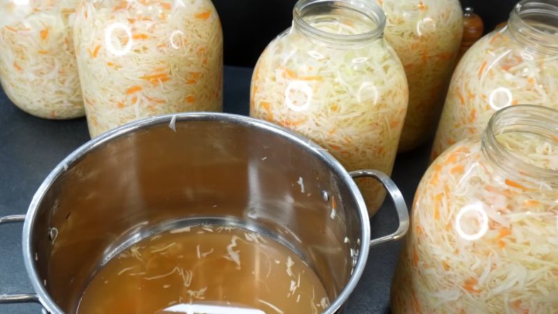 Квашена капуста за чеським рецептом: ніколи не пересолена, а хрускіт ніби квасили в бочці