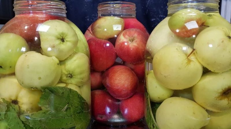 Мочені яблука в банках - простий домашній рецепт із приголомшливим смаком