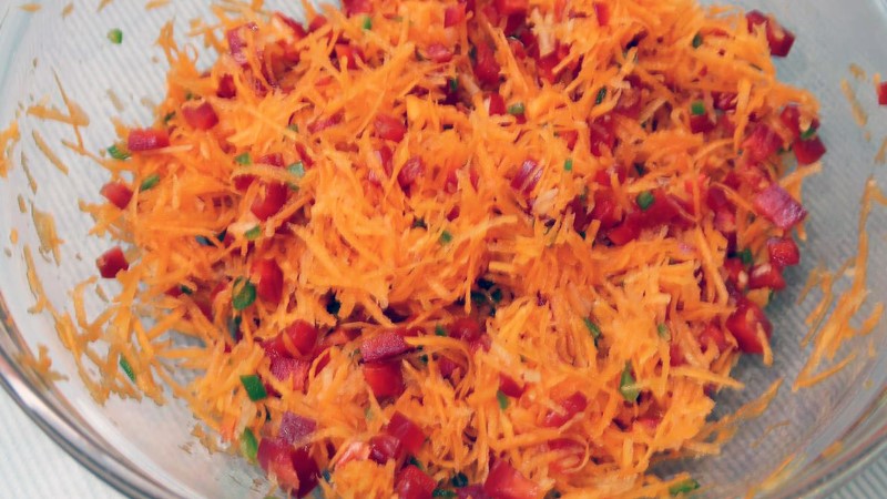 Мариновані зелені помідори з аджикою на зиму