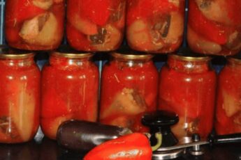 Фарширований перець баклажанами