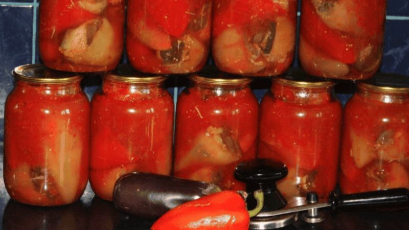 Фарширований перець баклажанами