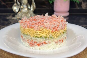 Приготування салатів на Новий рік