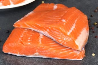 Як солити червону рибу