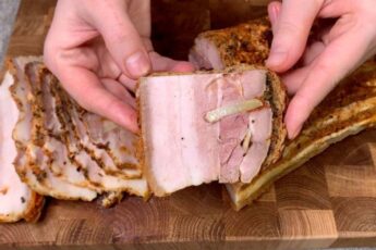 Як запекти грудинку