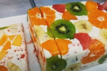 Молоко та фрукти - швидкий десерт без випічки та желатину