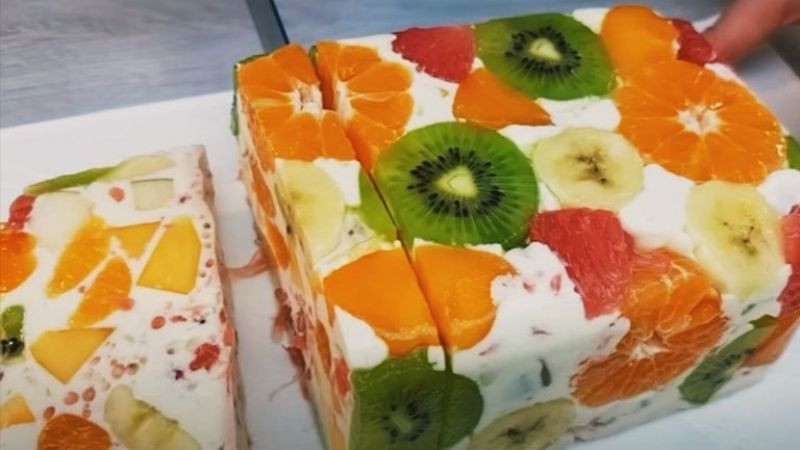 Молоко та фрукти - швидкий десерт без випічки та желатину