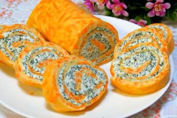 Морквяний рулет з сирною начинкою
