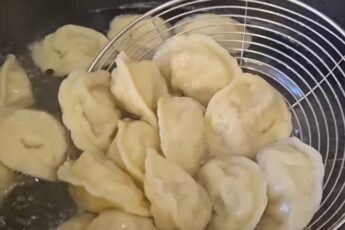 Приготування тіста для пельменів