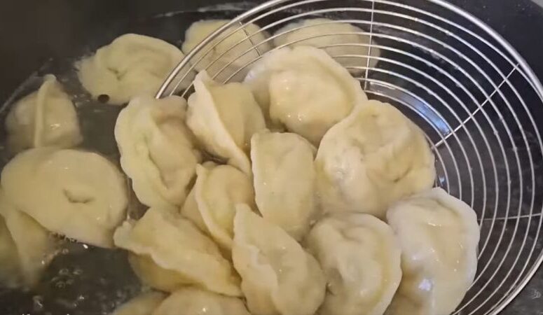 Приготування тіста для пельменів