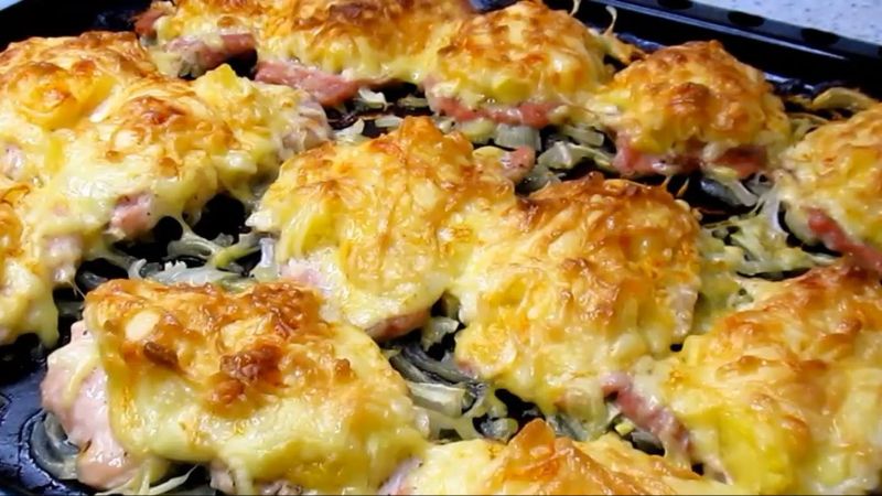 Запікаємо м'ясо з ананасами