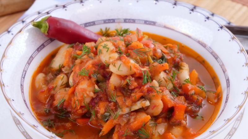 Пісна квасоля у томатному соусі: ситний рецепт без м'яса