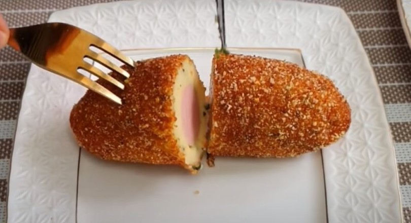 Картопляні рулети з сосисками