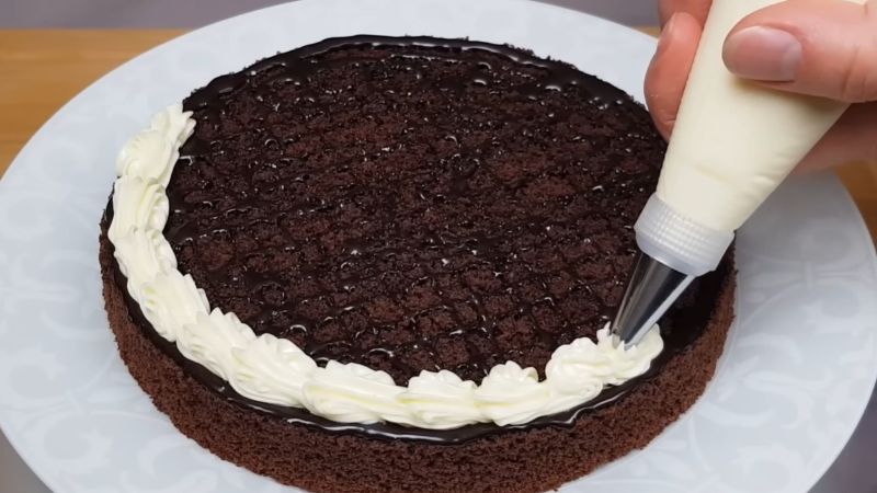 Ніжний крем для тортів «Пломбір»