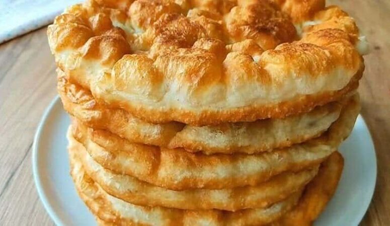 Ароматні часникові коржики на сковороді