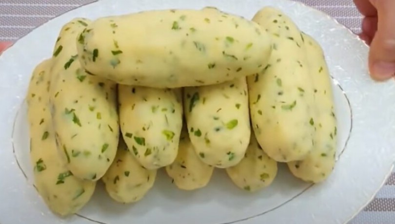 Картопляні рулети з сосисками